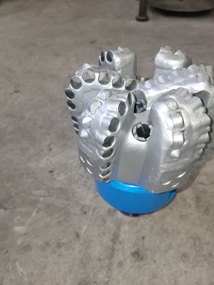 8 1/2′′ Diameter S616 with 4 1/2′′ API PDC Drill Bit for Rock Drilling