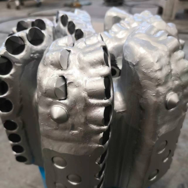 Punta per perforazione PDC per roccia con corpo in acciaio da 8,5 pollici, 7 lame, tagliente primario da 16 mm